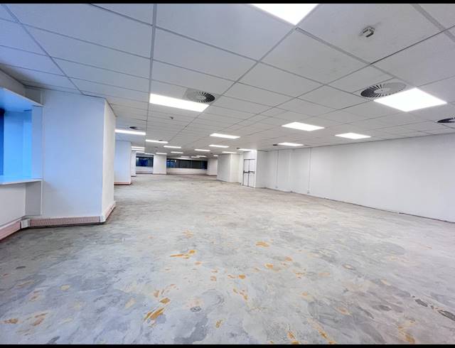 1,259M² OFFICE TO LET IN FORESHORE